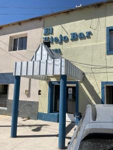 a metro bar sign in front of a building at HOTEL EL VIEJO Bar in Perito Moreno