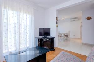 Televízia a/alebo spoločenská miestnosť v ubytovaní MI Apartment