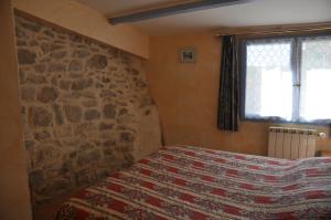 Ένα ή περισσότερα κρεβάτια σε δωμάτιο στο Le Petit Labouret