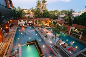 an overhead view of a swimming pool on a building at RAI ATRIUM SUITES HOTEL - Cauayan in Cauayan City