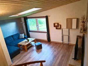 a living room with a blue couch and a table at Nachhaltiges Ferienhaus in Steinheim in Steinheim