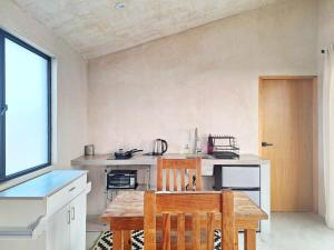 a kitchen with a table and chairs in a room at Casita Atardecer in Todos Santos