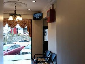 a waiting room with chairs and a window with cars at Hotel Remix 2 Cameron Highlands in Brinchang +48 photos