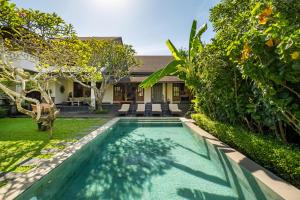 an image of a swimming pool in front of a house at Villa Balidamai in Kerobokan
