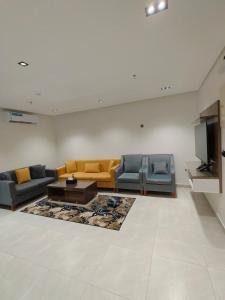 a living room with couches and a flat screen tv at فندق بوابة ابها in Khamis Mushayt