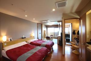 a hotel room with two beds in a room at Mt Fuji Hanayagi no Sho Keizan in Fuefuki +25 photos