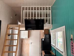 a tiny house with a tv on the wall at KE-Tiny Siedlung Haus Charlie in Oerlenbach