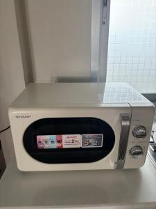 a microwave oven sitting on top of a counter at Vanilla Villa in Ban Yep Chaeng