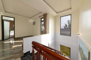 a room with white walls and windows and a bench at Healling home 1 in Da Thien