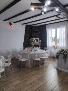 Un restaurant sau alt loc unde se poate mânca la La Văru
