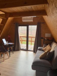 a living room with a couch and a table at El Roble Glamping - Cabaña Alpina Familiar in Lagunilla