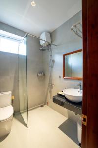 a bathroom with a shower and a toilet and a sink at Kim Luông Homestay in Thôn An Hòa +35 photos