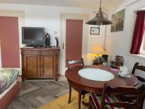 a living room with a table and a tv at Selatuinen in Appelscha