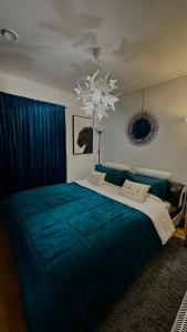a bedroom with a large bed with a blue blanket at 2bedroom apartment in Haninge in Mårtensberg +36 photos