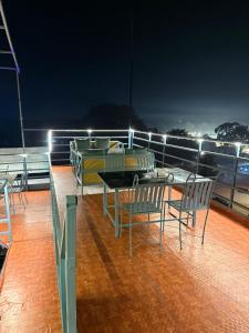 a table and chairs on the deck of a boat at Hotel The Rajputana Ranthambore in Sawāi Mādhopur +14 photos