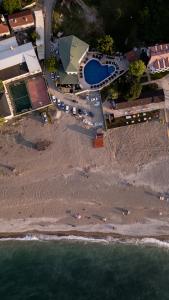 an aerial view of a beach with a swimming pool at Livadi Jur in Akçakoca