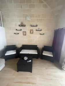 a room with two couches and a brick wall at Casa vacanze da Savio in Trani