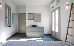 Gallery image of Serifos Beachfront Villa Ganema in Ganema