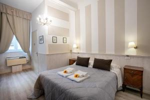 a bedroom with a bed with two towels on it at Residenza Centro Storico in Lucca