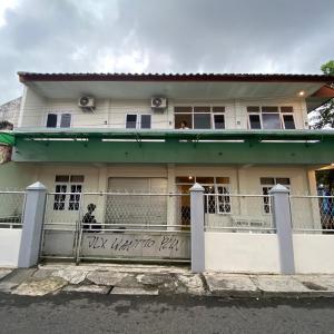 a house with the words taxipedia fail written on it at Rasa Jogja Homestay in Yogyakarta