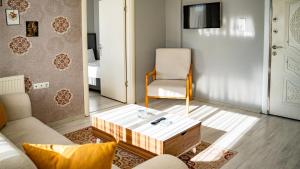 a living room with a couch and a chair at Zirve Suit Rezidans in Talas