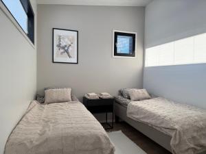 a bedroom with two beds and a window at Willa Koivuranta Kajaani in Pikkuhannus