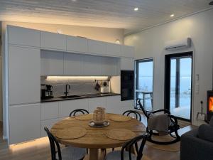 a kitchen and dining room with a table and chairs at Willa Koivuranta Kajaani in Pikkuhannus