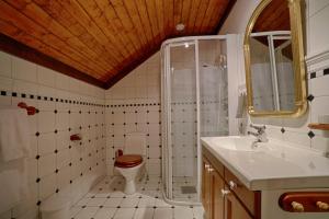 A bathroom at Anker Brygge
