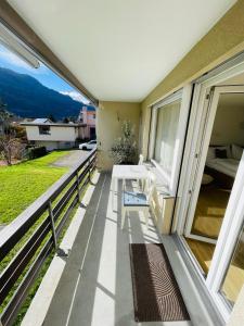 a balcony with a table and a view at Fli Apartment in Weesen
