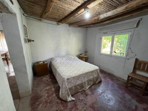 a bedroom with a bed and a window at Maju in Calingasta +12 photos