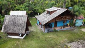 an overhead view of a house with a roof at Chalé da Ilha in Guaraqueçaba