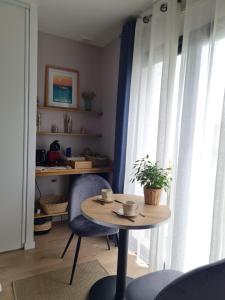 a table and a chair in a room with a desk at Escale à Kergrenn in Fouesnant