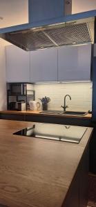 a kitchen with a sink and a counter top at 3 pièces avec terrasse arborée in Arcachon +14 photos