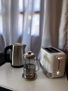 a counter with a toaster and a blender on it at Departamentos Los Álamos in Mina Clavero