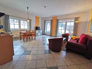 a living room with a couch and a table at BERNSTEINHAUS in Zingst barrierefreie 2-Raum-Wohnung mit Terrasse - Nr 1 in Zingst