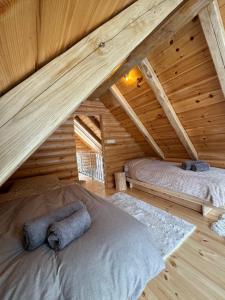 a room with two beds in a log cabin at Cedar Wood Cabin in Áno Polídhrosos