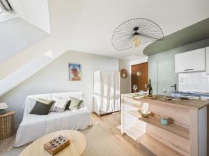 a living room with a bed and a table at L îlot d Arthur in Île-Tudy +20 photos