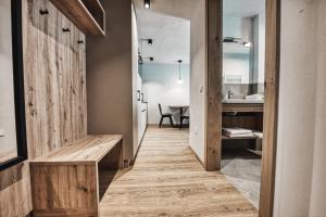 a hallway with a wooden bench and a kitchen at Residence Froy in Resia +96 photos