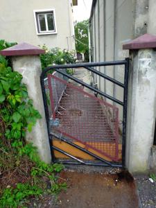 a metal gate on the side of a house at Octavie in Villeurbanne