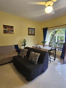 a living room with a couch and a table at Apartamento en Las Terrenas in Las Terrenas