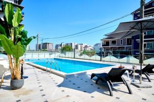 a swimming pool on top of a building at Sasha Collection by AlezziNord10 in Constanţa