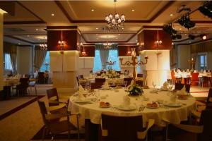 a large dining room with a table and chairs at ALANYA GOLD CİTY in Alanya +165 photos
