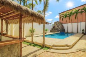 a swimming pool in a resort with palm trees at Sol Coral in Valdivia