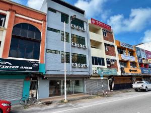 a building on the side of a street at Serene Turtle Hotel in Kuala Terengganu
