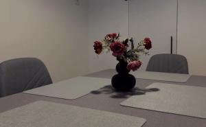 a vase filled with flowers sitting on a table at msapartman in Surčin