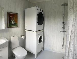 a bathroom with a washing machine and a toilet at 3-Bedroom Charming Lund Home in Lund