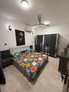 a bedroom with a large bed with a colorful blanket at اليرموك 4 شوارع in Baghdād