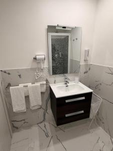 a marble bathroom with a sink and a mirror at Vulcano Rooms 2 in Catania +25 photos