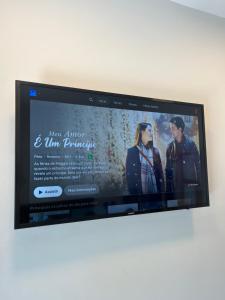 a flat screen tv with a movie on it at Pousada Villa Julião in Ilhabela