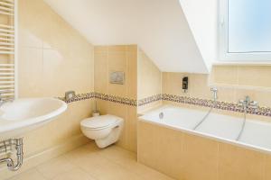 a bathroom with a sink and a toilet and a bath tub at Villa Viktoria 3 - Apartments in Ingolstadt +76 photos
